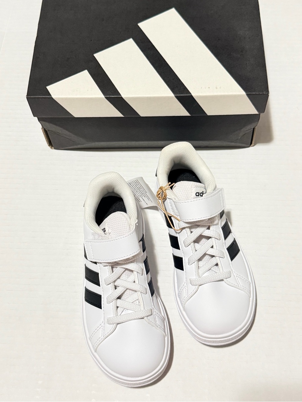 Adidas Grand Court Sneaker Size 11 NEW